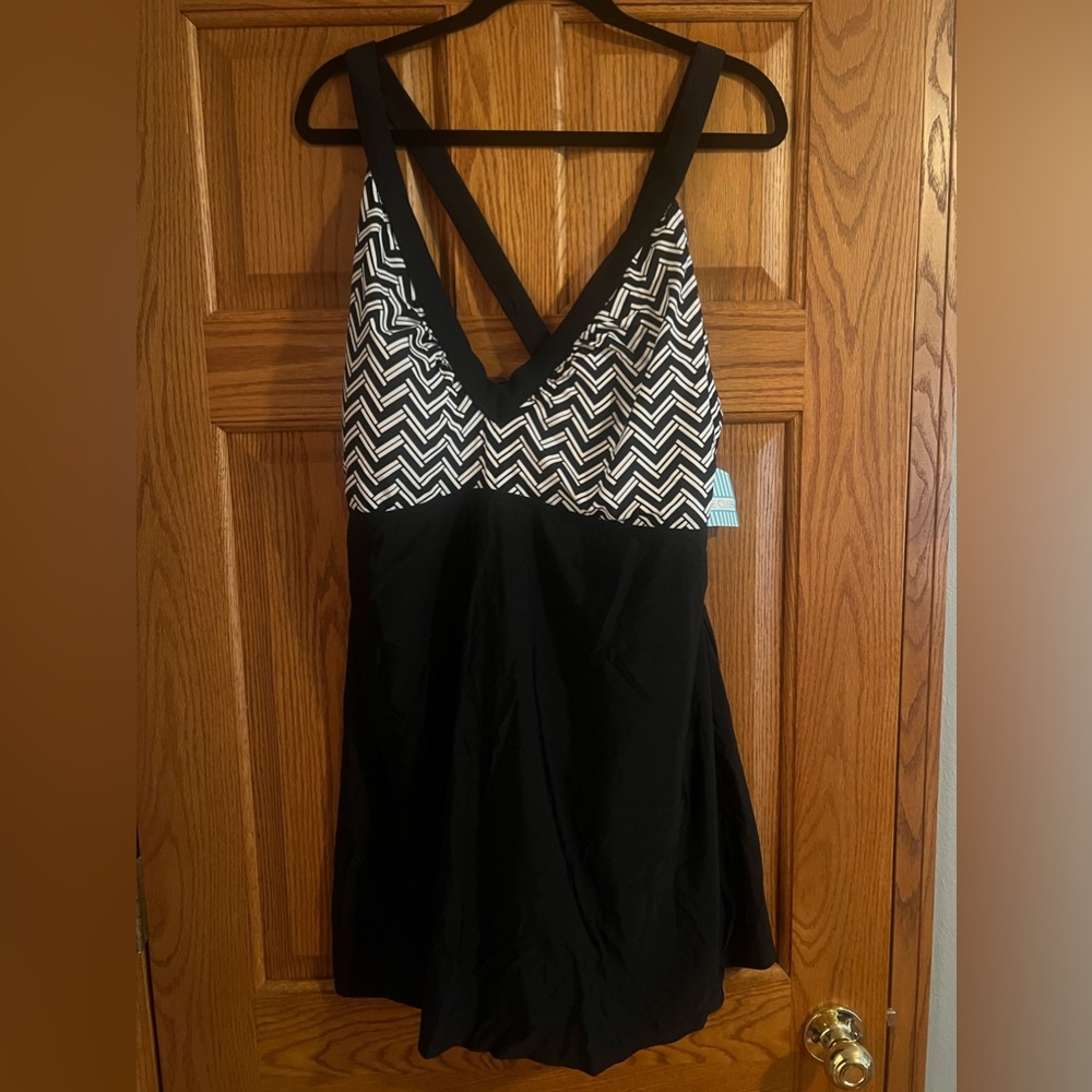 NWT swim dress, size 24W, lined cups, black and white.  Shore Club swim suit